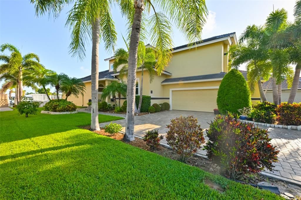 For Sale: $1,100,000 (3 beds, 2 baths, 2462 Square Feet)