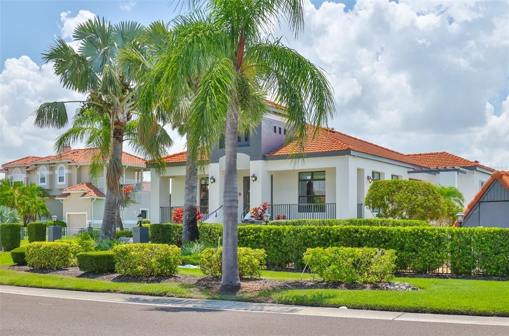 For Sale: $1,100,000 (3 beds, 2 baths, 2462 Square Feet)