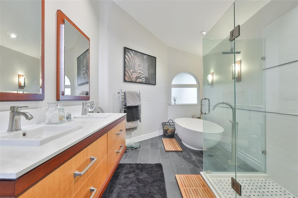 For Sale: $1,100,000 (3 beds, 2 baths, 2462 Square Feet)
