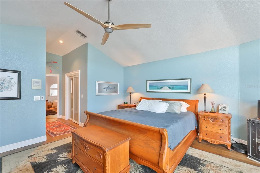 For Sale: $1,100,000 (3 beds, 2 baths, 2462 Square Feet)