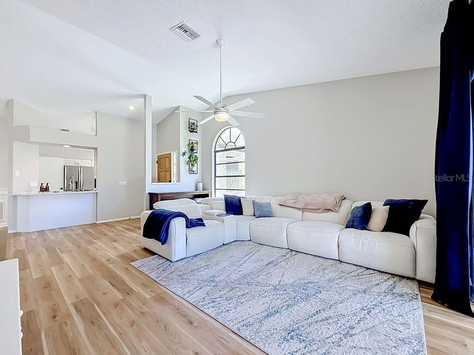 For Sale: $575,000 (3 beds, 2 baths, 1634 Square Feet)