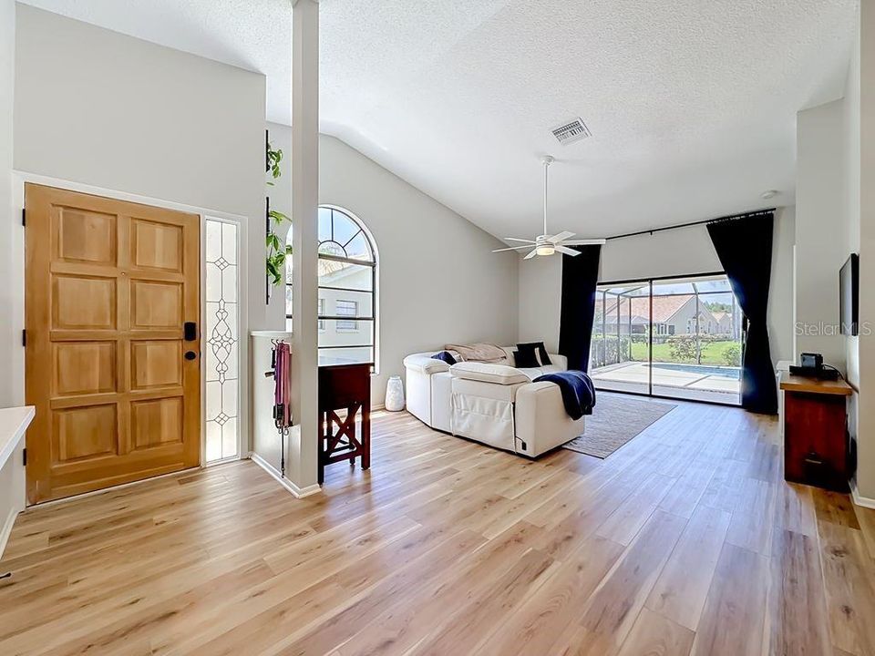 For Sale: $575,000 (3 beds, 2 baths, 1634 Square Feet)
