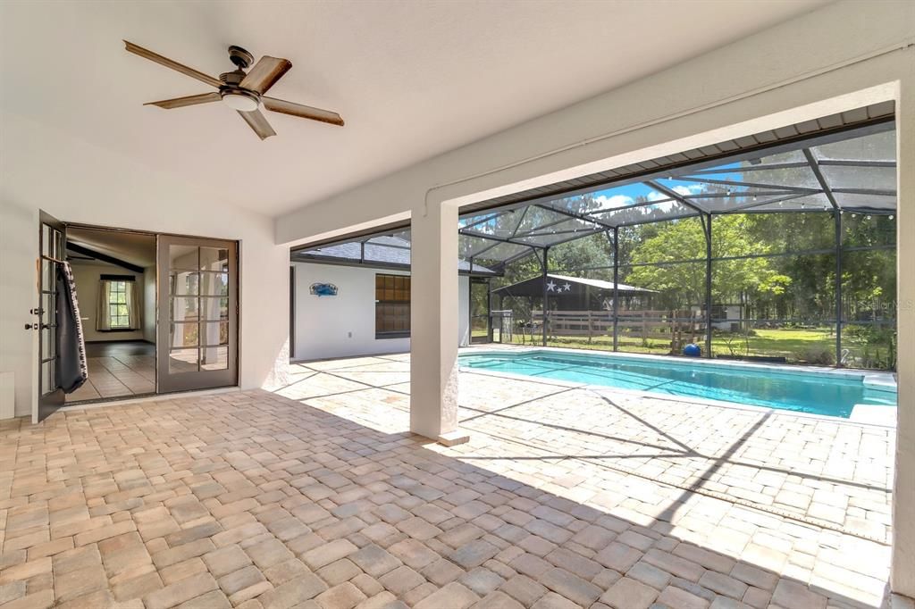 En Venta: $649,995 (4 camas, 2 baños, 2159 Pies cuadrados)