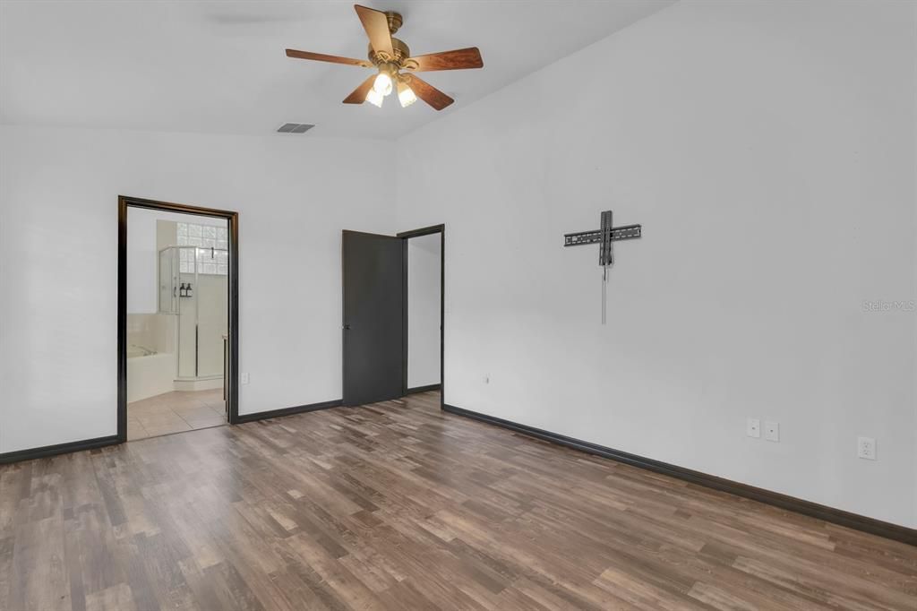 En Venta: $649,995 (4 camas, 2 baños, 2159 Pies cuadrados)