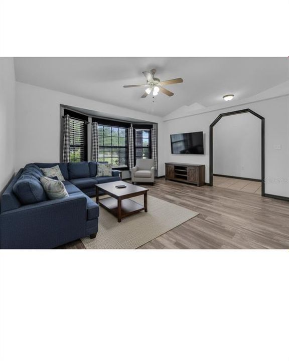 En Venta: $649,995 (4 camas, 2 baños, 2159 Pies cuadrados)