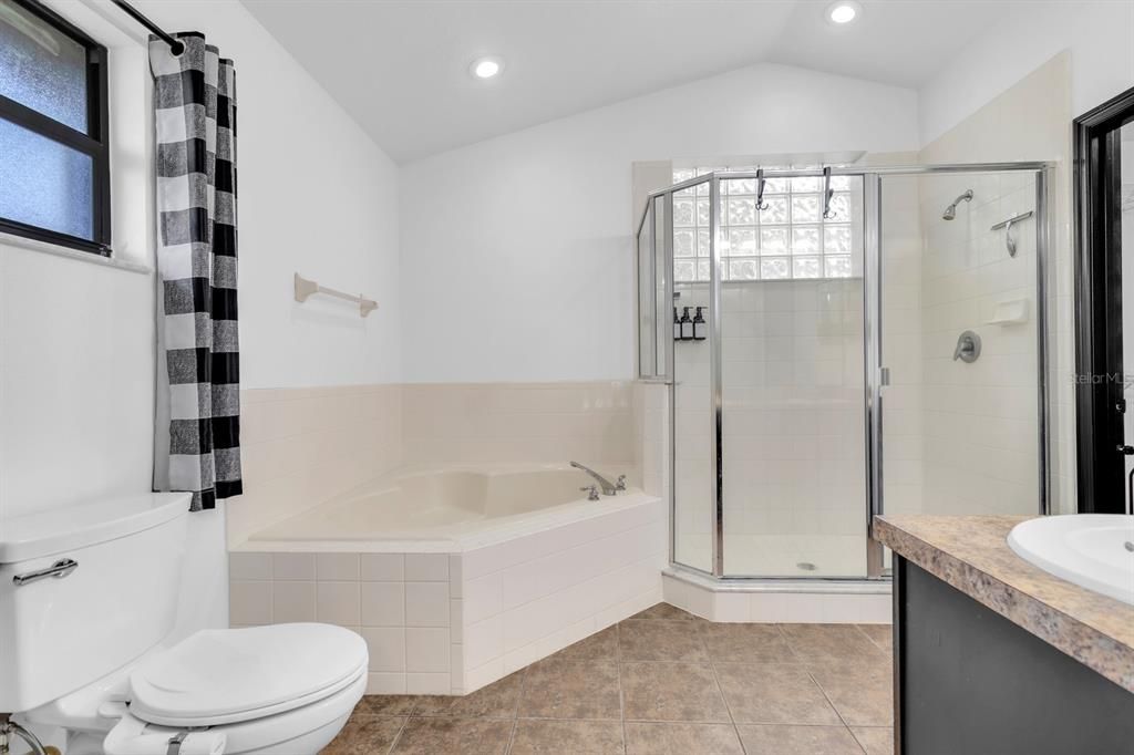 En Venta: $649,995 (4 camas, 2 baños, 2159 Pies cuadrados)