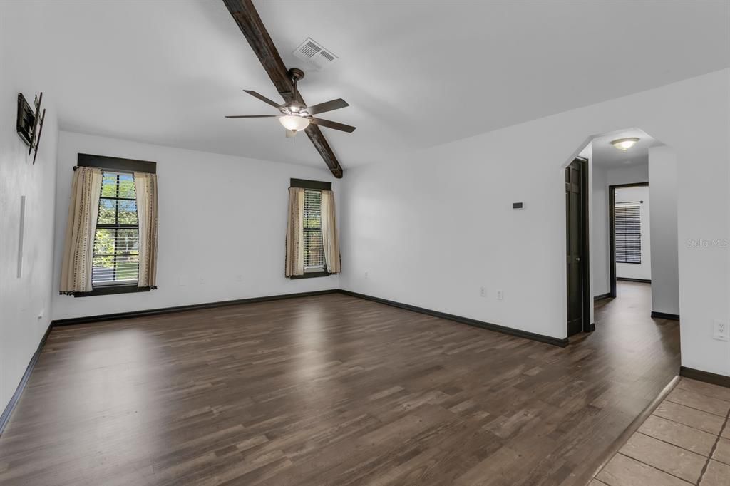 En Venta: $649,995 (4 camas, 2 baños, 2159 Pies cuadrados)