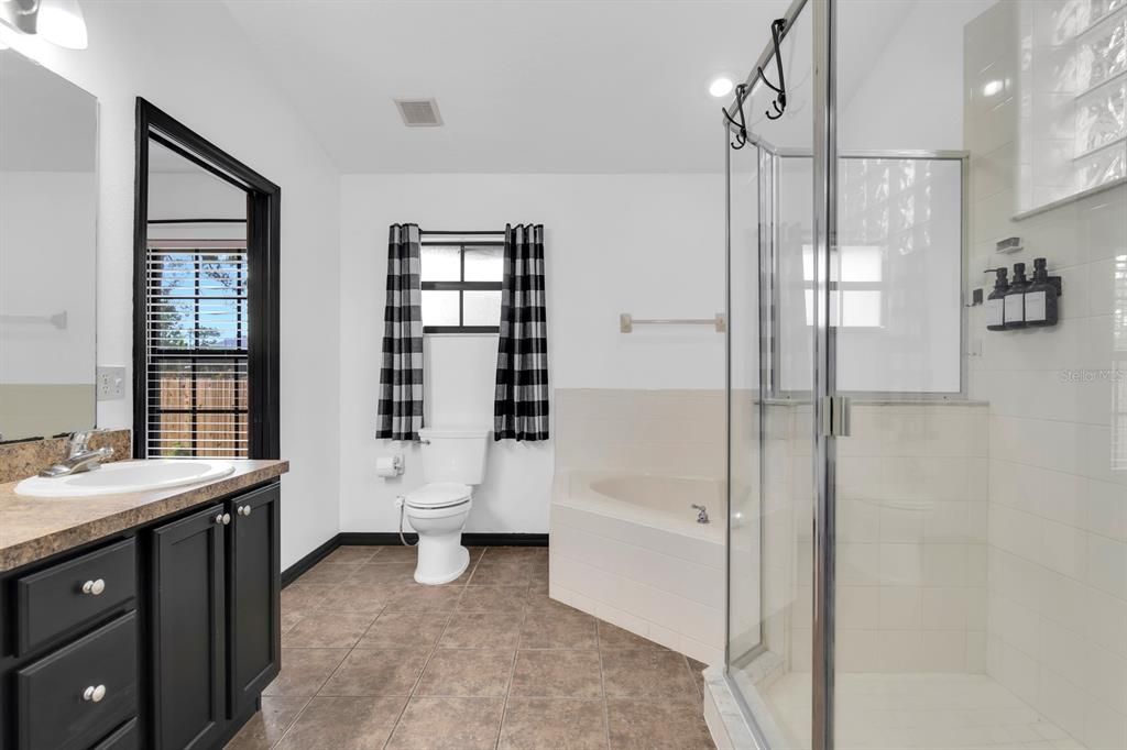 En Venta: $649,995 (4 camas, 2 baños, 2159 Pies cuadrados)
