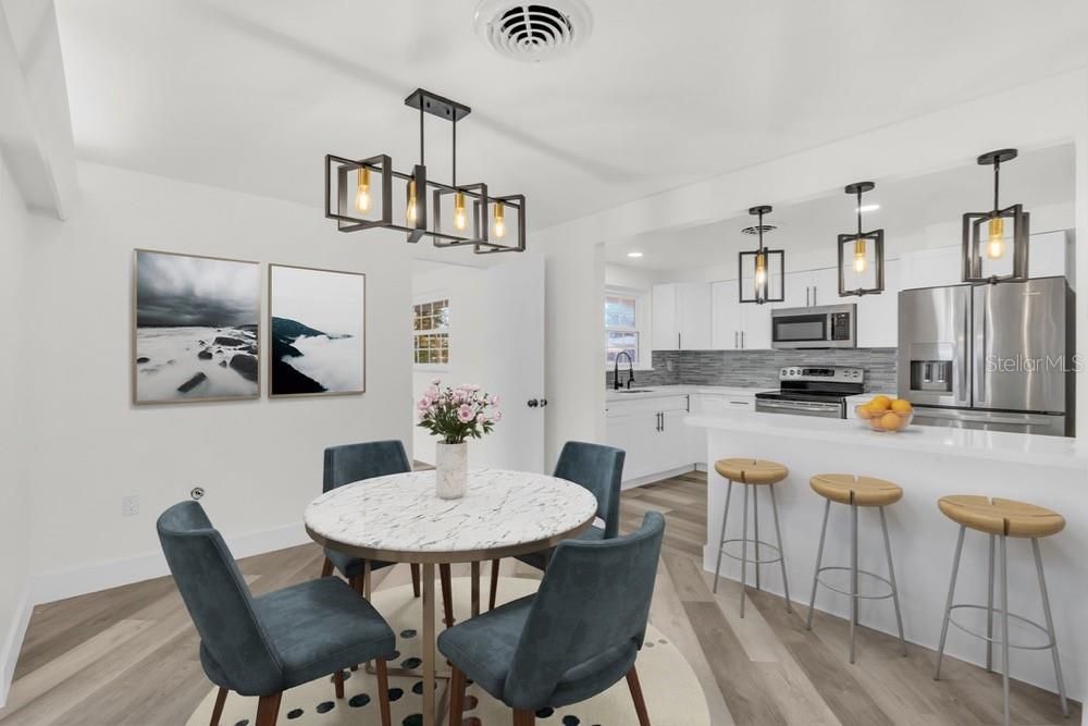 На продажу: $349,900 (3 спален, 2 ванн, 1517 Квадратных фут)