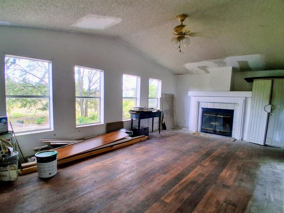 For Sale: $170,000 (3 beds, 2 baths, 1956 Square Feet)