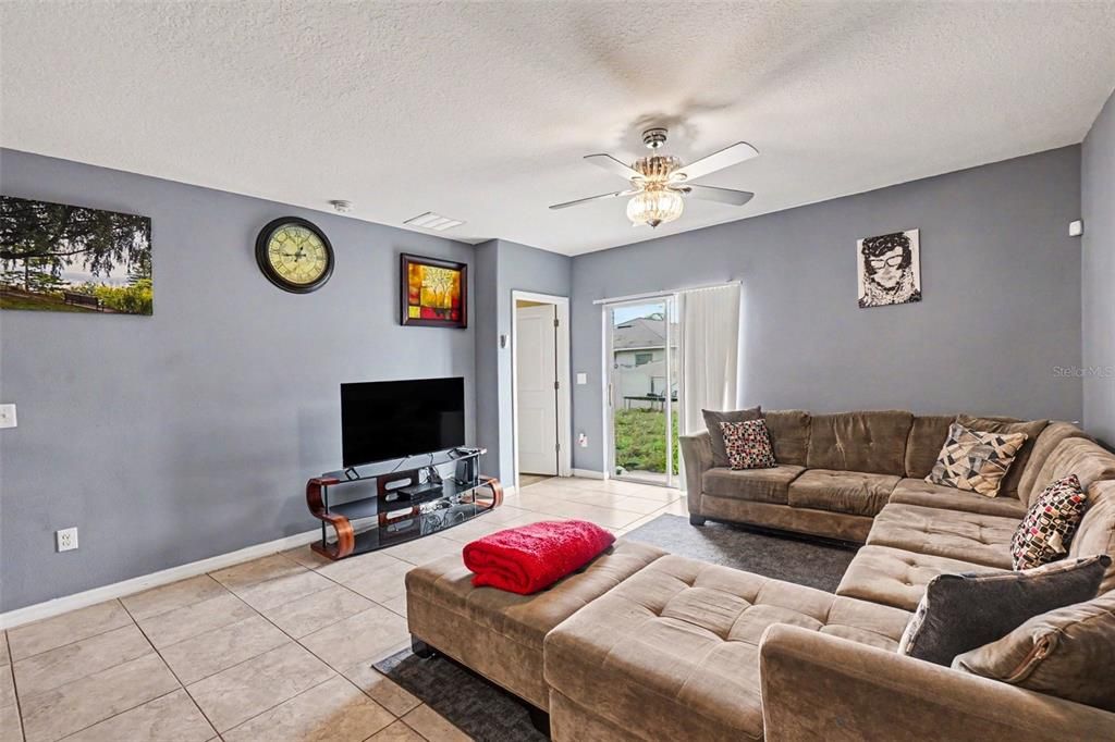 For Sale: $335,000 (5 beds, 2 baths, 2415 Square Feet)