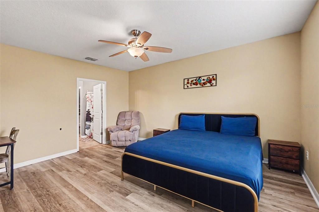 For Sale: $335,000 (5 beds, 2 baths, 2415 Square Feet)