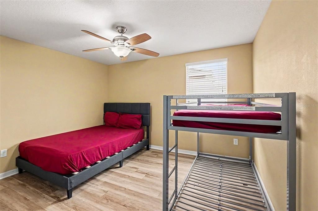 For Sale: $335,000 (5 beds, 2 baths, 2415 Square Feet)