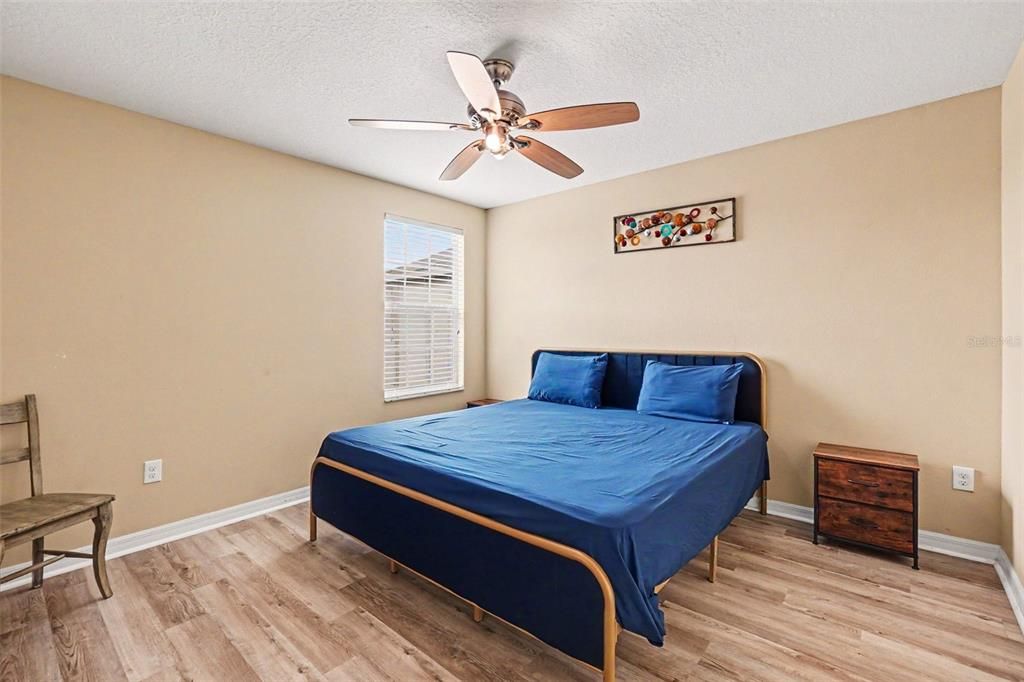 For Sale: $335,000 (5 beds, 2 baths, 2415 Square Feet)