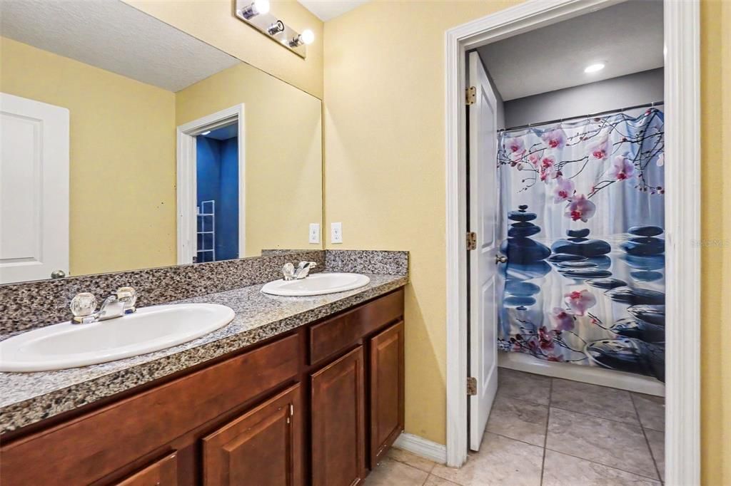For Sale: $335,000 (5 beds, 2 baths, 2415 Square Feet)