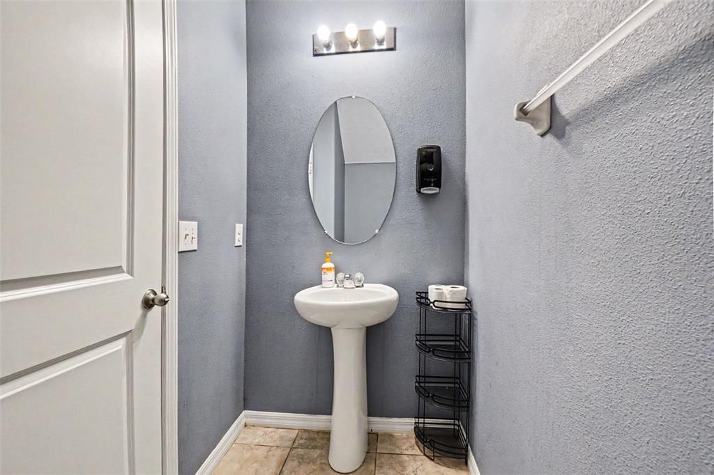 For Sale: $335,000 (5 beds, 2 baths, 2415 Square Feet)