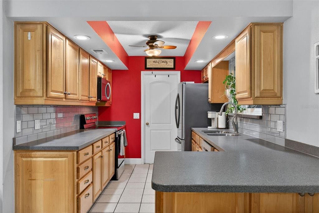 For Sale: $420,000 (3 beds, 2 baths, 1996 Square Feet)