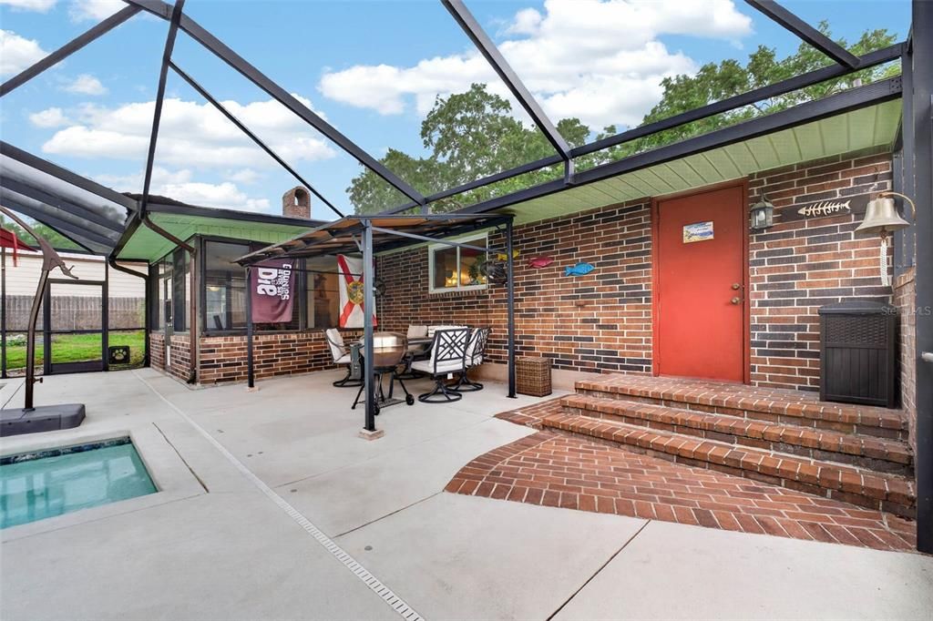 For Sale: $420,000 (3 beds, 2 baths, 1996 Square Feet)