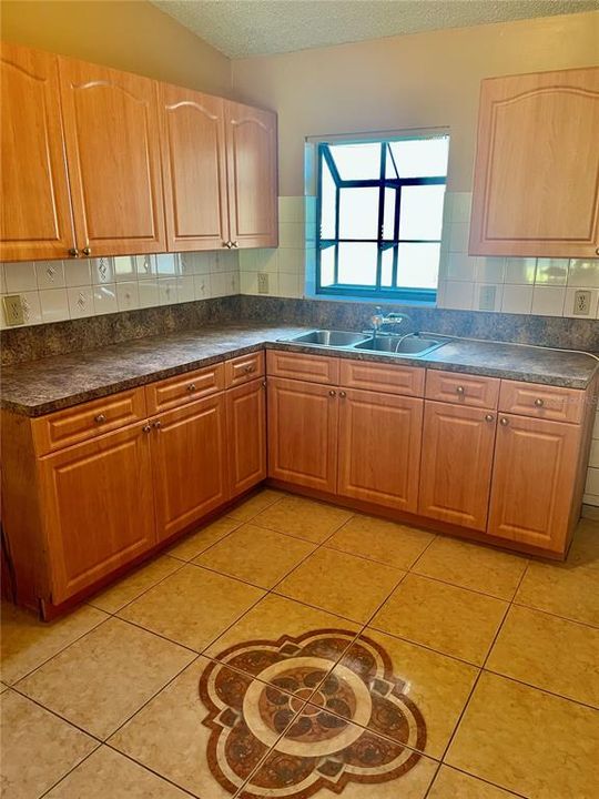 For Sale: $465,000 (4 beds, 2 baths, 1836 Square Feet)