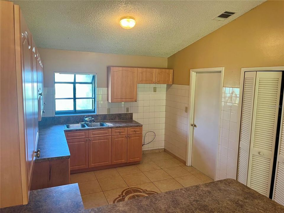 For Sale: $465,000 (4 beds, 2 baths, 1836 Square Feet)
