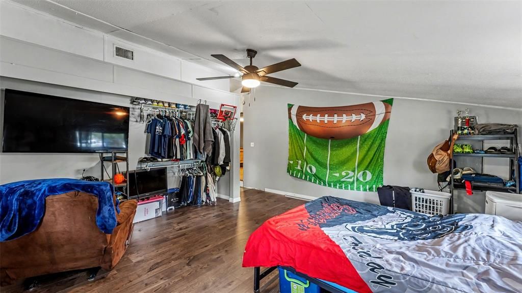 For Sale: $275,000 (3 beds, 2 baths, 1440 Square Feet)