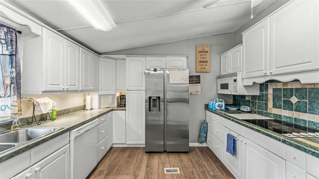 For Sale: $275,000 (3 beds, 2 baths, 1440 Square Feet)