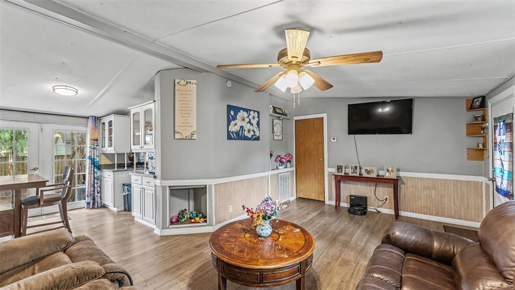 For Sale: $275,000 (3 beds, 2 baths, 1440 Square Feet)