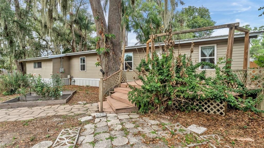 For Sale: $275,000 (3 beds, 2 baths, 1440 Square Feet)