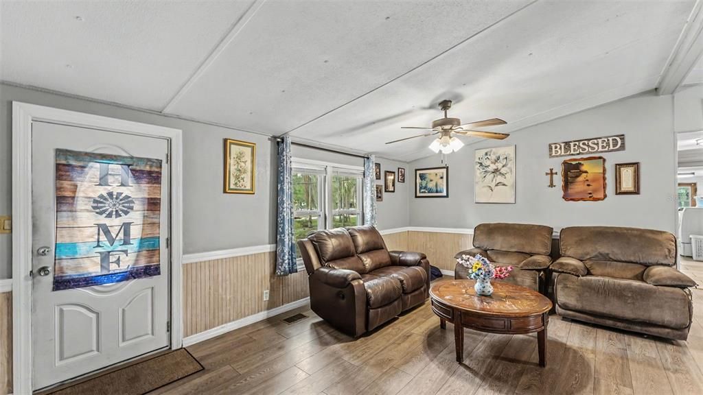 For Sale: $275,000 (3 beds, 2 baths, 1440 Square Feet)