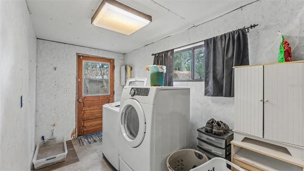 For Sale: $275,000 (3 beds, 2 baths, 1440 Square Feet)