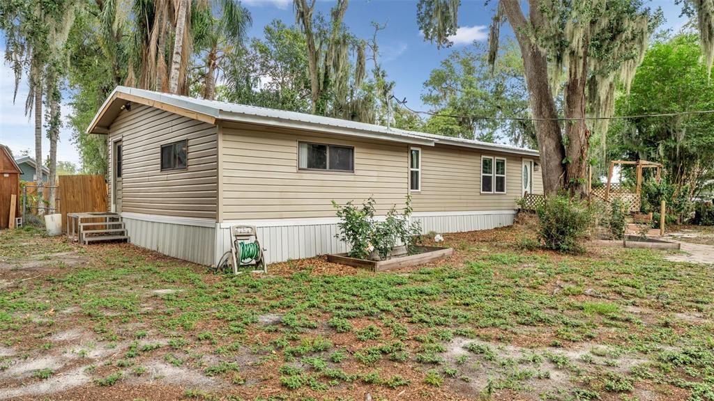 For Sale: $275,000 (3 beds, 2 baths, 1440 Square Feet)