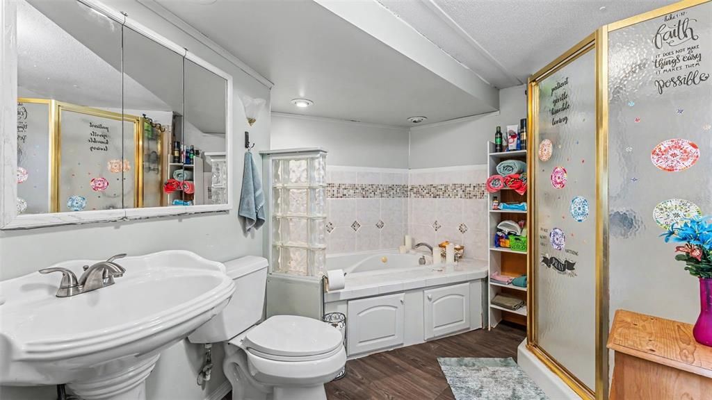 For Sale: $275,000 (3 beds, 2 baths, 1440 Square Feet)