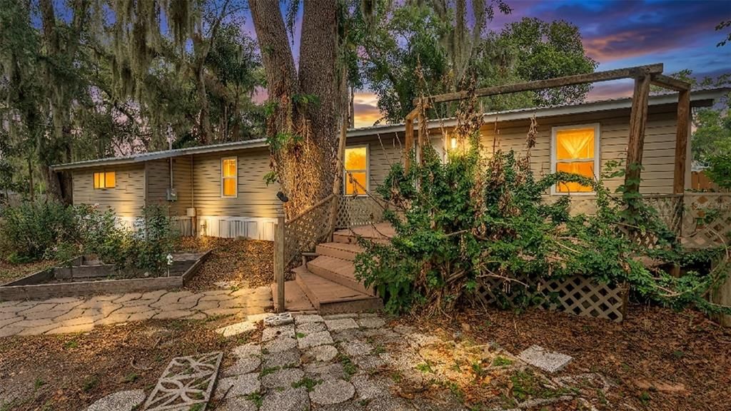 For Sale: $275,000 (3 beds, 2 baths, 1440 Square Feet)