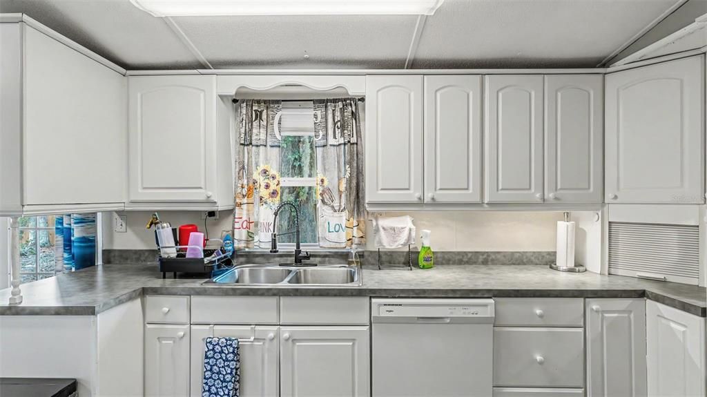 For Sale: $275,000 (3 beds, 2 baths, 1440 Square Feet)