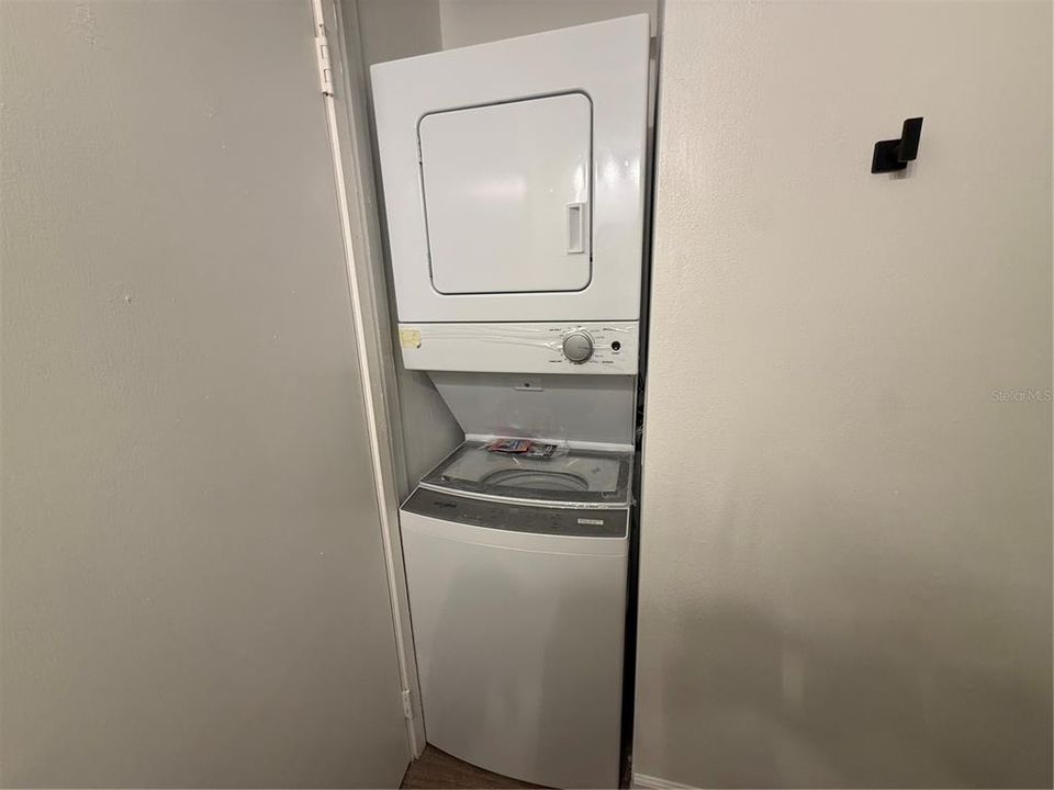 For Sale: $119,700 (1 beds, 1 baths, 648 Square Feet)