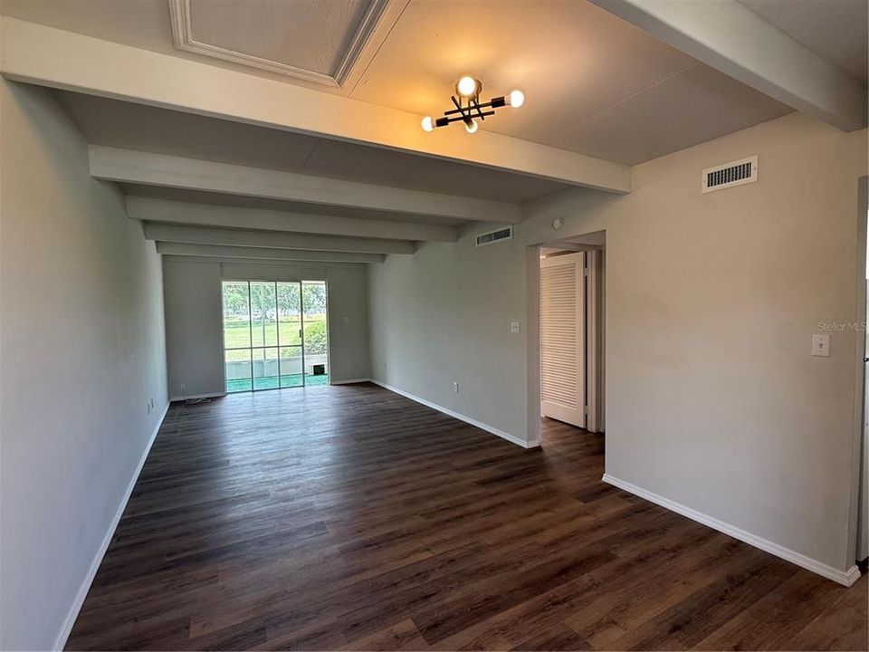 For Sale: $119,700 (1 beds, 1 baths, 648 Square Feet)