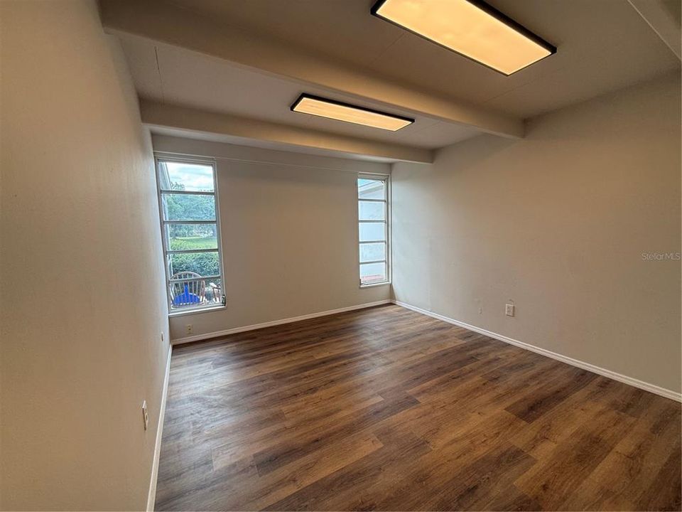 For Sale: $119,700 (1 beds, 1 baths, 648 Square Feet)
