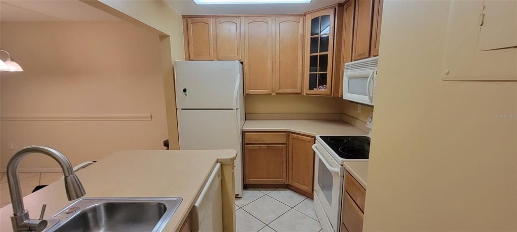 For Sale: $170,000 (2 beds, 2 baths, 897 Square Feet)