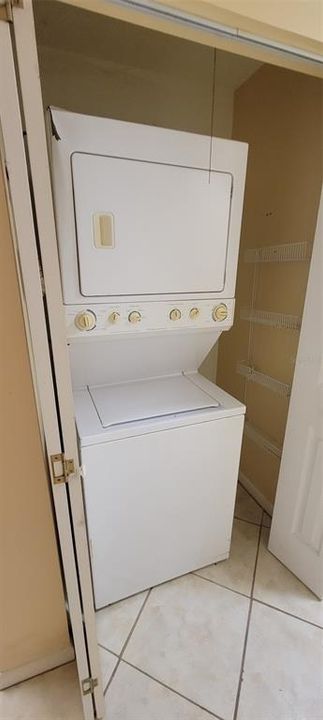 For Sale: $170,000 (2 beds, 2 baths, 897 Square Feet)