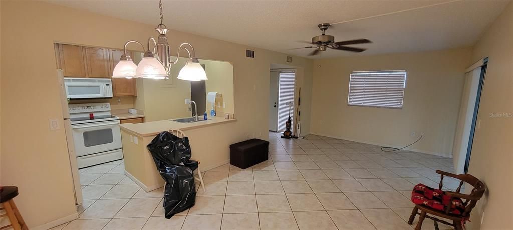 For Sale: $170,000 (2 beds, 2 baths, 897 Square Feet)