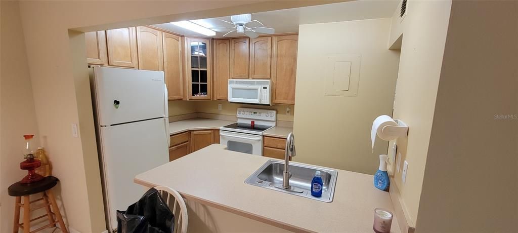 For Sale: $170,000 (2 beds, 2 baths, 897 Square Feet)