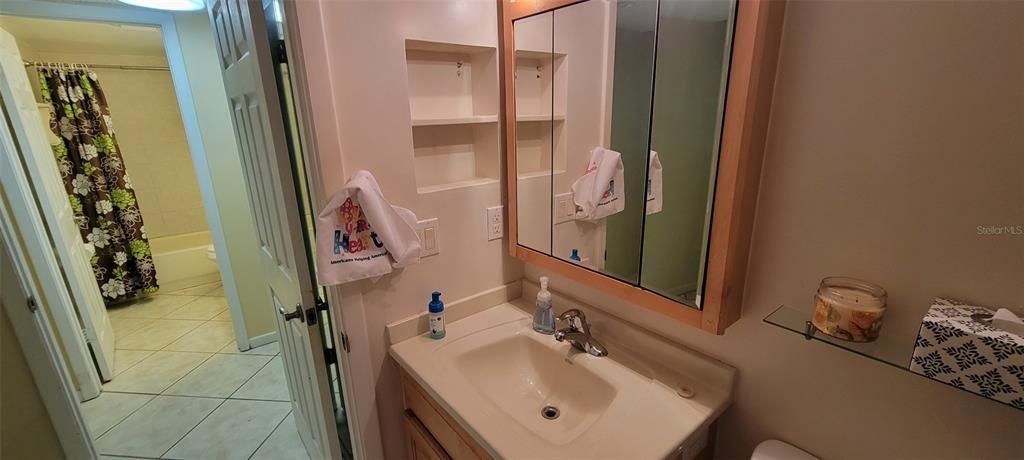 For Sale: $170,000 (2 beds, 2 baths, 897 Square Feet)