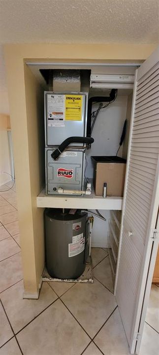 For Sale: $170,000 (2 beds, 2 baths, 897 Square Feet)