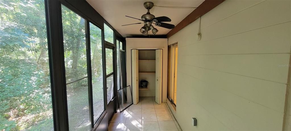 For Sale: $170,000 (2 beds, 2 baths, 897 Square Feet)