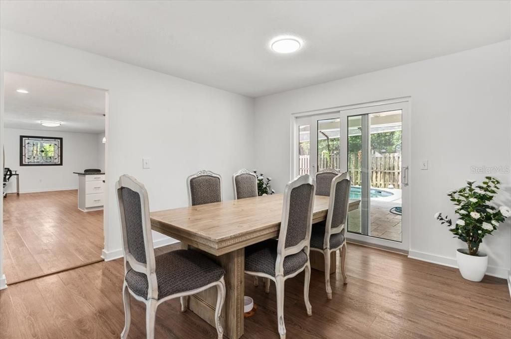 En Venta: $599,900 (3 camas, 2 baños, 2085 Pies cuadrados)