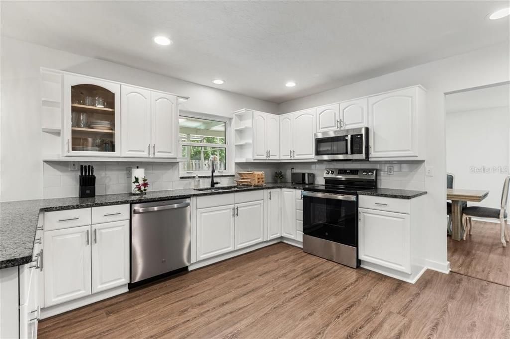 En Venta: $599,900 (3 camas, 2 baños, 2085 Pies cuadrados)
