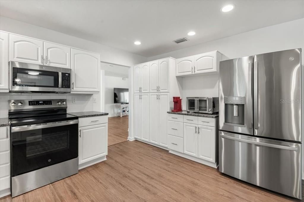 En Venta: $599,900 (3 camas, 2 baños, 2085 Pies cuadrados)