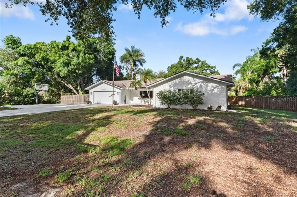 En Venta: $599,900 (3 camas, 2 baños, 2085 Pies cuadrados)