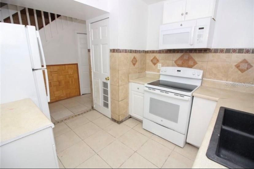 На продажу: $158,900 (3 спален, 2 ванн, 1216 Квадратных фут)