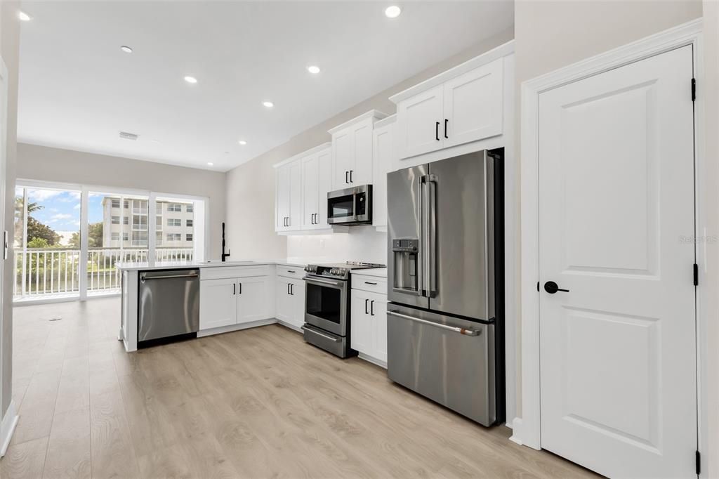 For Sale: $544,000 (4 beds, 3 baths, 1867 Square Feet)